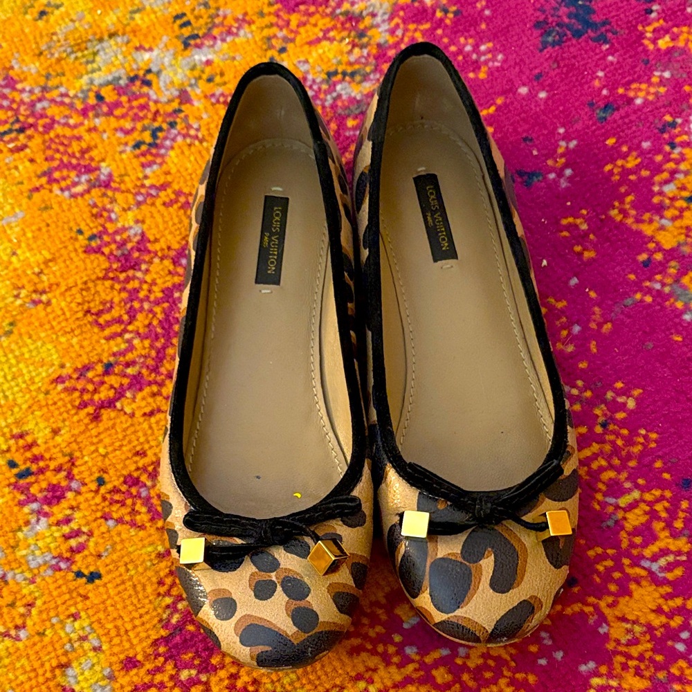 Louis Vuitton Tan and Black Patterned Flats